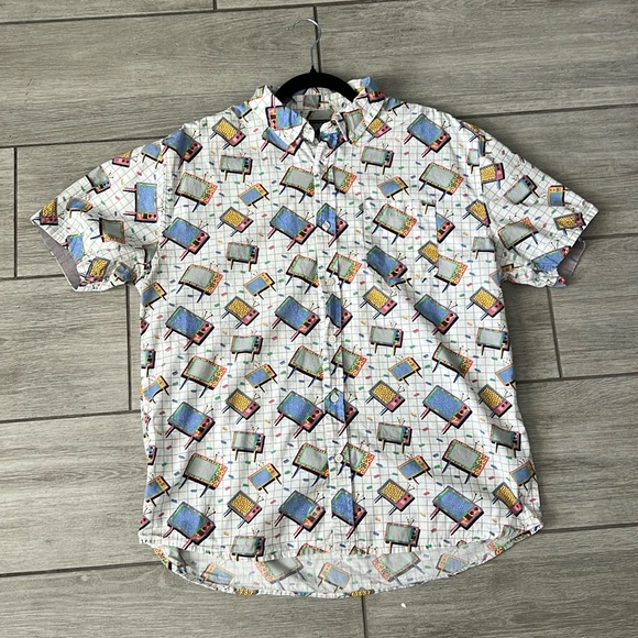 super massive Other - Super Massive Cotton Retro TV Print Short Sleeve Button Up Size Large